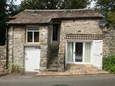 Dog friendly cottages in yorkshire with enclosed garden deals